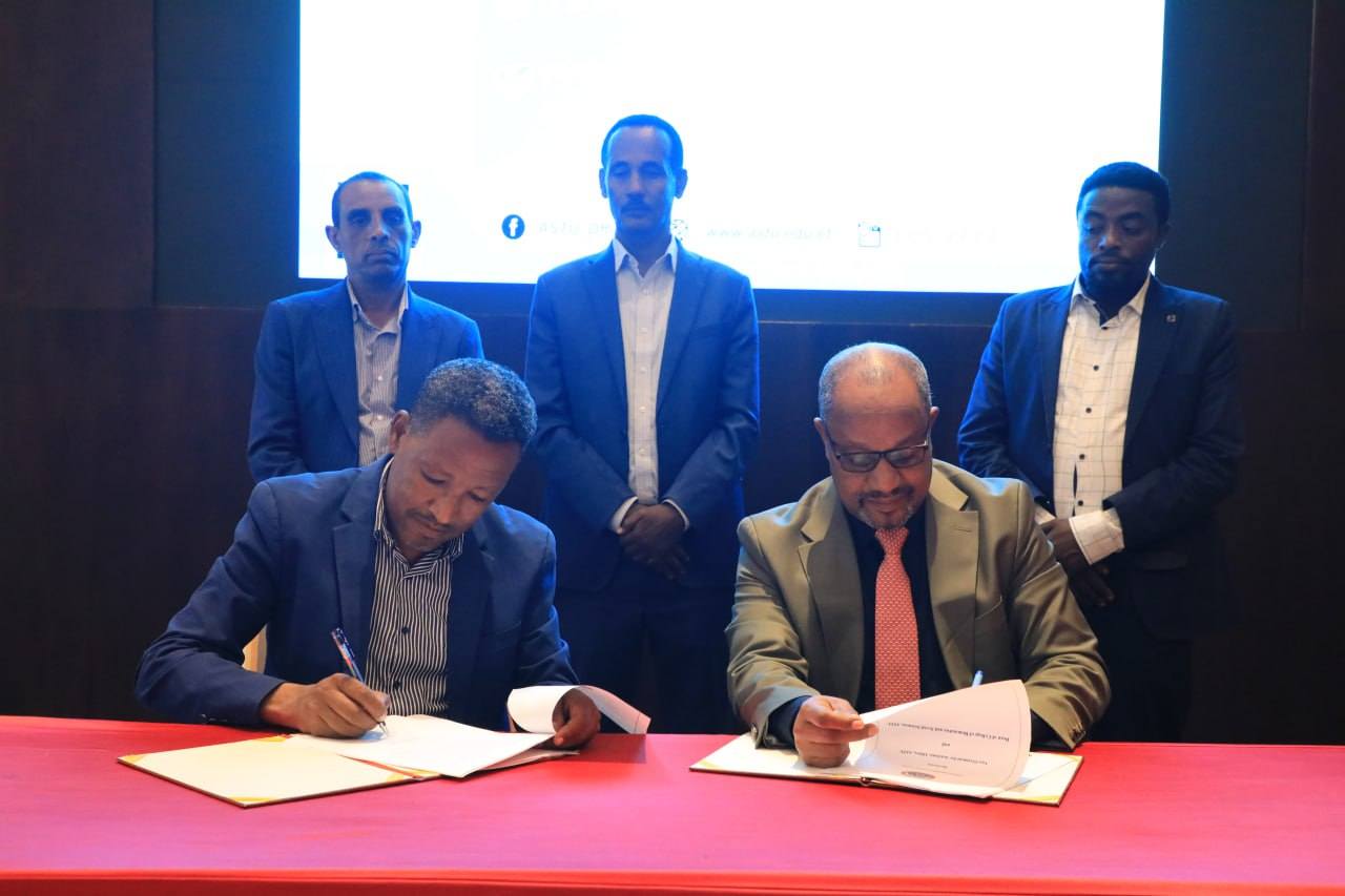 Dean CoHSS Dr Edo Rago signed KPI Agrement 2018